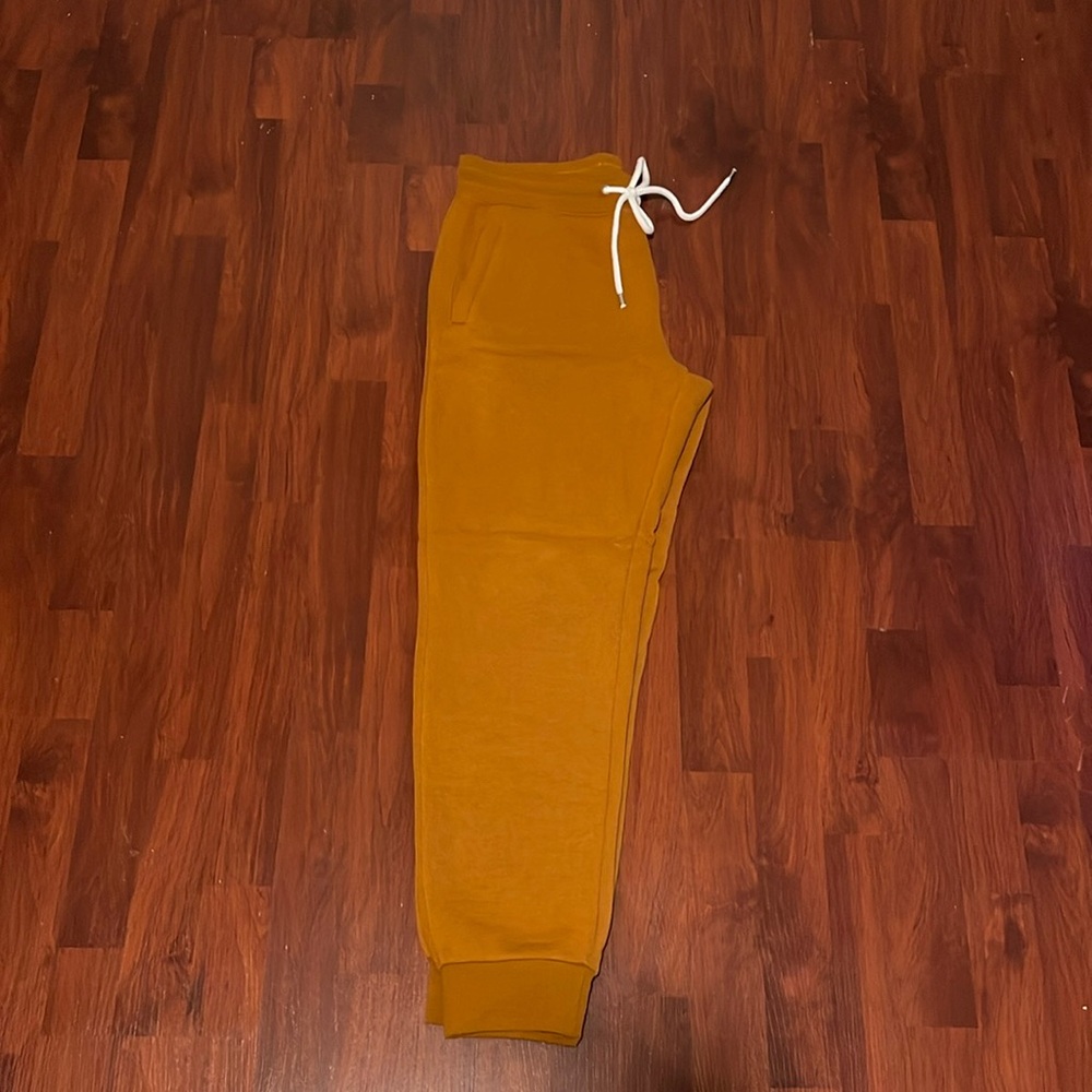 Forever 21 men’s drawstring sweatpants. Color Coffee, Size Medium.